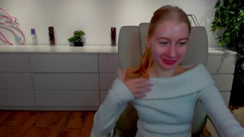 Snapshot of alina__blonde chatting on November 2025 06:38:02 AM Alina online show from November 2025 06:38:02 AM