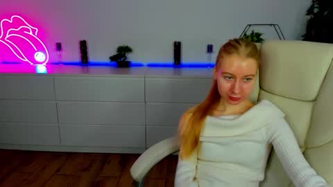 Snapshot of alina__blonde chatting on November 2025 06:40:02 AM Alina online show from November 2025 06:40:02 AM