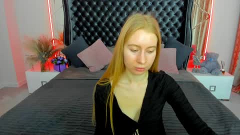 Snapshot of alina__blonde chatting on April 2026 01:41:02 PM Alina online show from April 2026 01:41:02 PM
