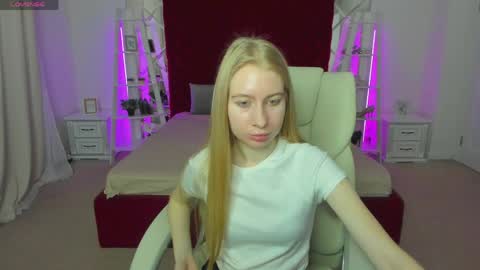Snapshot of alina__blonde chatting on April 2026 05:38:01 AM Alina online show from April 2026 05:38:01 AM