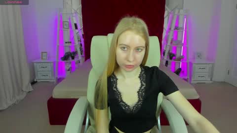 Snapshot of alina__blonde chatting on May 2026 05:56:02 AM Alina online show from May 2026 05:56:02 AM