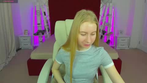Snapshot of alina__blonde chatting on May 2026 05:47:01 AM Alina online show from May 2026 05:47:01 AM
