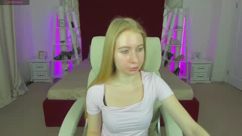 Snapshot of alina__blonde chatting on May 2026 05:38:01 AM Alina online show from May 2026 05:38:01 AM