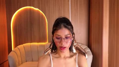 alina_b_ online show from April 2026 08:10:01 PM