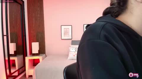 Snapshot of alina_martinelli chatting on November 2025 11:43:02 AM Alina online show from November 2025 11:43:02 AM