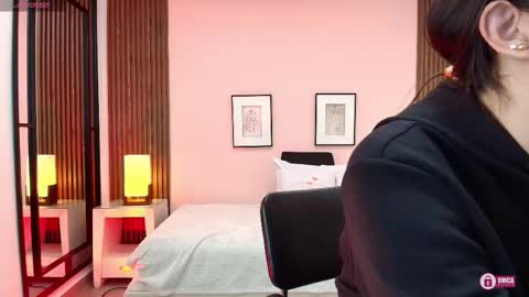 Snapshot of alina_martinelli chatting on November 2025 11:21:02 AM Alina online show from November 2025 11:21:02 AM