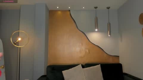 alinakravitz_ online show from October 2025 11:44:01 AM