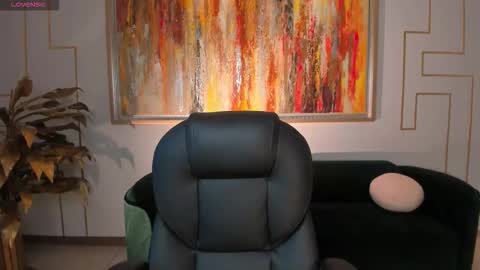 alinakravitz_ online show from November 2025 11:31:02 AM