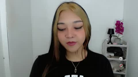 Shanti xhey online show from April 2026 06:05:02 PM