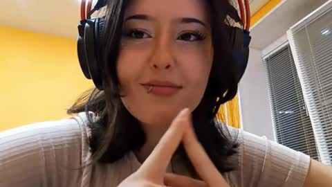 Yoyo online show from November 2025 04:07:02 PM