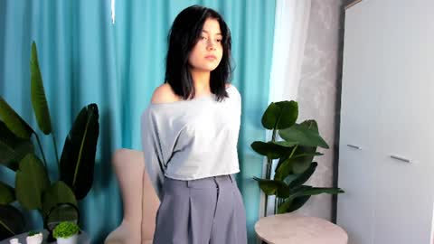 Snapshot of alisaglow chatting on July 2026 07:21:01 AM Im Alisa and its my first day here online show from July 2026 07:21:01 AM