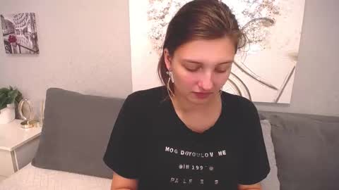 Alisa online show from October 2025 12:49:02 PM