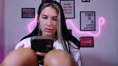 Snapshot of alisarossy chatting on June 2026 01:55:02 PM Alisa online show from June 2026 01:55:02 PM