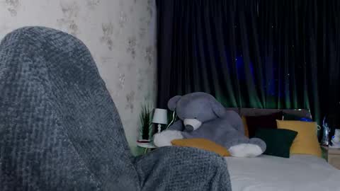 Alisa online show from October 2025 05:23:02 PM