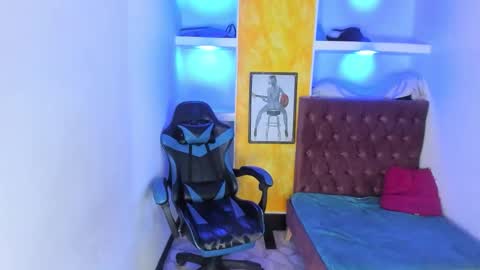 ALISON MOON online show from November 2025 12:48:01 PM