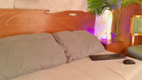 Alison Moon  online show from March 2026 11:01:01 PM