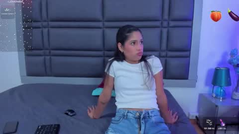 Snapshot of aliss_aron chatting on November 2025 11:42:01 AM Aliss and Aron online show from November 2025 11:42:01 AM