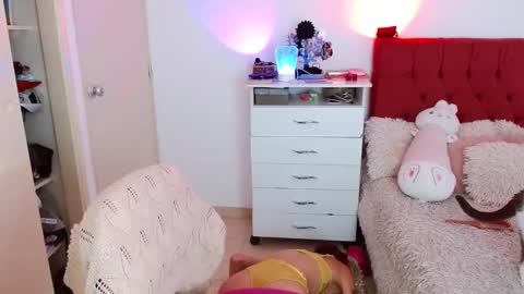 alissesallie_ online show from November 2025 12:08:02 PM