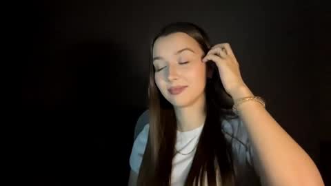 Snapshot of alitalapre chatting on November 2025 12:30:01 PM Annie online show from November 2025 12:30:01 PM