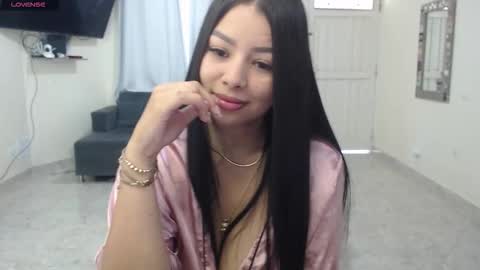 alizee_rae online show from November 2025 03:01:01 PM