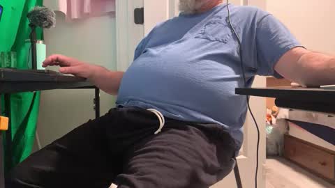 Allergictolove online show from December 2025 08:57:02 PM