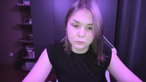 Snapshot of alli_zi chatting on November 2025 04:31:02 PM Blair online show from November 2025 04:31:02 PM