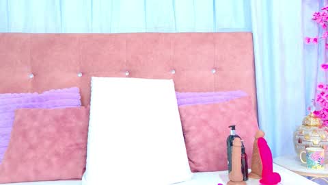 Allicia online show from November 2025 07:28:01 PM