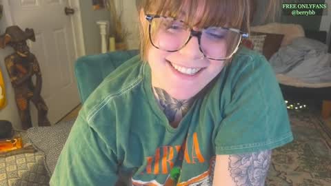 Snapshot of allieberrybb chatting on December 2024 03:06:01 AM  bb  online show from December 2024 03:06:01 AM