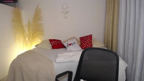 Allie  online show from April 2026 06:12:01 PM