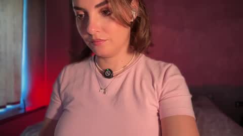 Snapshot of alliesynns chatting on April 2026 09:25:01 AM Allie online show from April 2026 09:25:01 AM