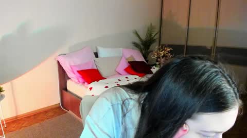 alluringeyess online show from April 2026 04:34:01 PM