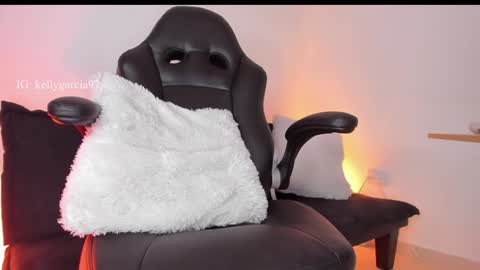 Kelly  online show from January 2025 03:24:01 PM
