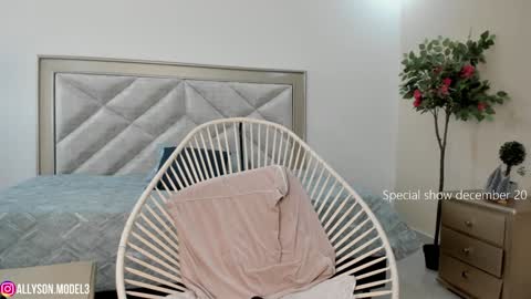 Allyson 3 online show from December 2024 07:43:01 PM