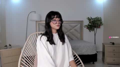 Allyson 3 online show from January 2025 05:55:02 PM