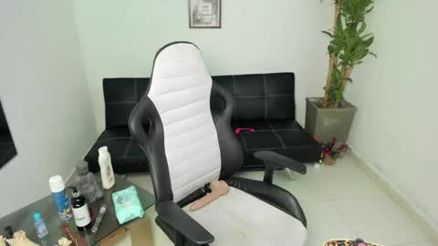 Snapshot of allyssann_smith chatting on February 2025 06:22:01 PM allyssann online show from February 2025 06:22:01 PM