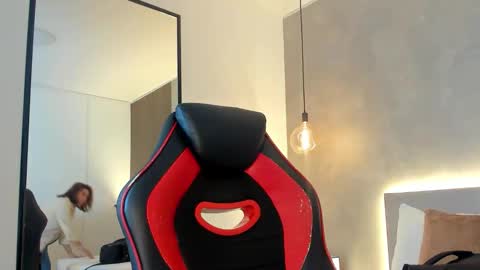 ALMA FENIX  online show from October 2025 12:31:01 PM