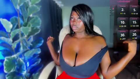 Snapshot of almaahotxxx chatting on May 2026 02:56:02 PM almaahotxxx online show from May 2026 02:56:02 PM