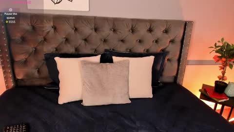 Mia online show from March 2026 02:21:02 PM