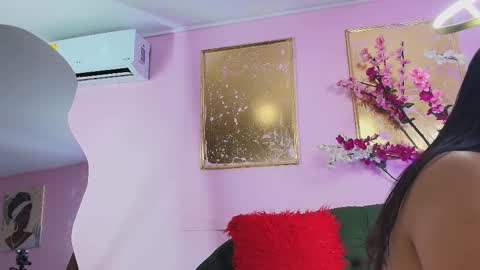 ALMENDRAEVANS online show from November 2025 12:33:02 PM