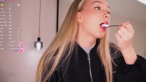 Lia online show from April 2026 01:07:01 AM