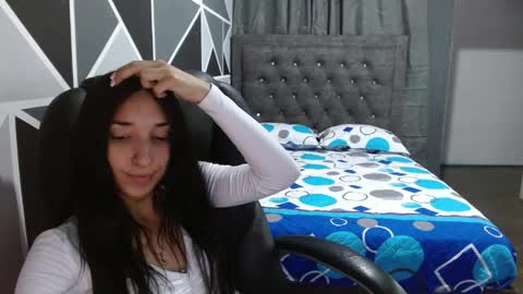 alondra online show from April 2026 06:55:01 PM