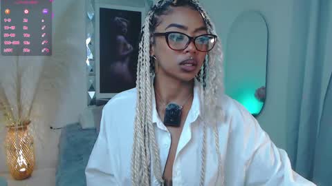 Snapshot of alondrraparrow chatting on May 2026 08:52:01 AM Alondra online show from May 2026 08:52:01 AM