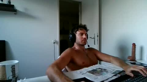 Snapshot of alphah_hunk chatting on April 2026 06:25:01 PM alphah_hunk online show from April 2026 06:25:01 PM