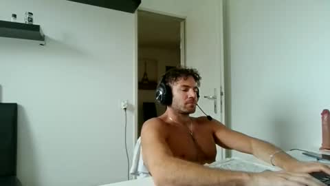 Snapshot of alphah_hunk chatting on May 2026 11:06:01 AM alphah_hunk online show from May 2026 11:06:01 AM