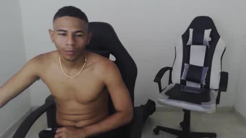 alphas_latins online show from March 2026 06:46:01 PM