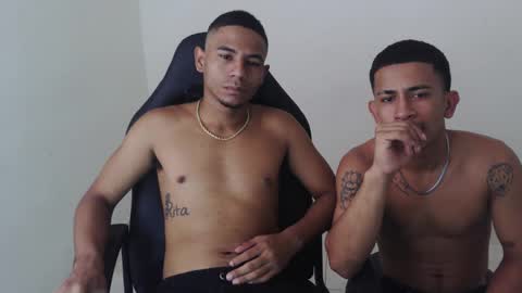 alphas_latins online show from April 2026 07:58:02 PM