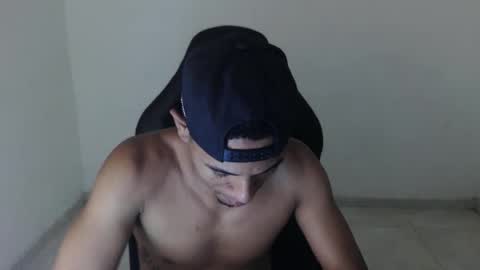 Snapshot of alphas_latins chatting on April 2026 09:45:02 PM alphas_latins online show from April 2026 09:45:02 PM