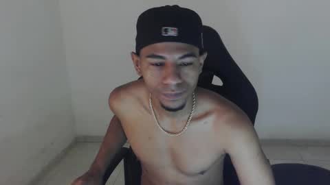 Snapshot of alphas_latins chatting on May 2026 06:02:02 PM alphas_latins online show from May 2026 06:02:02 PM