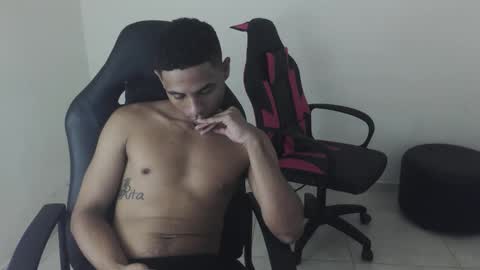 Snapshot of alphas_latins chatting on May 2026 02:29:01 AM alphas_latins online show from May 2026 02:29:01 AM