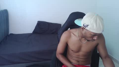 Snapshot of alphas_latins chatting on May 2026 04:47:01 PM alphas_latins online show from May 2026 04:47:01 PM